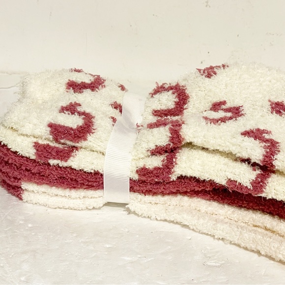 True Religion Fleece Sherpa Slipper Socks NEW Size 9-11 Multi Color Print - Picture 3 of 3